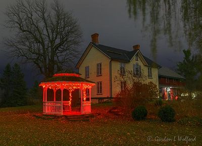 Red Gazebo 90D133577-81