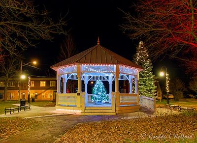 Holiday Bandstand 90D133956