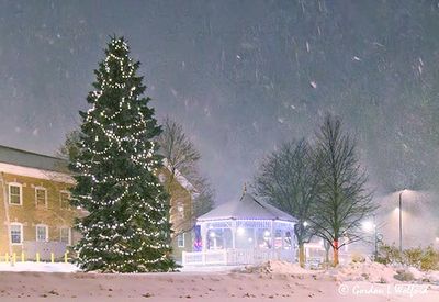 Town Square In Snowstorm 90D141164