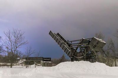 Lift Bridge On A Snow Sky Night 90D143352