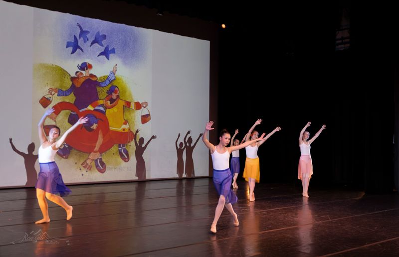 spring. show case 25 0281-.jpg
