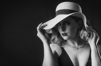 Carly 5986 bnw-.jpg