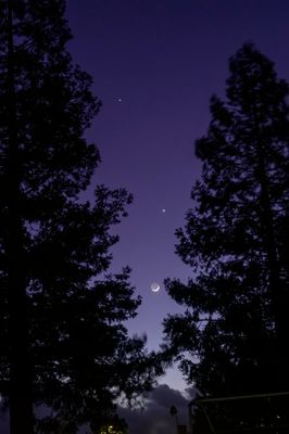 Jupiter, Venus and Earthshine Moon setting