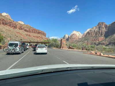 Line at the Zion NP entry