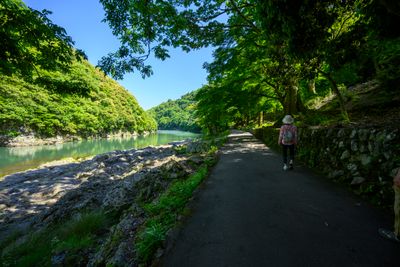 Walking back along the shady side of the river