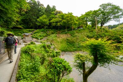 To the Seikanji Temple