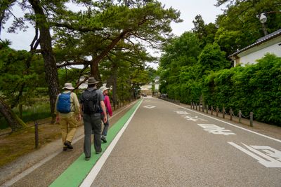 Walking to Hikone Castle