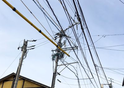 Jumble of wires