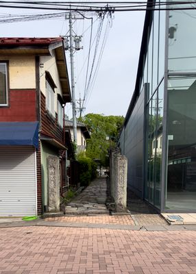Alley to Buddhist Temple