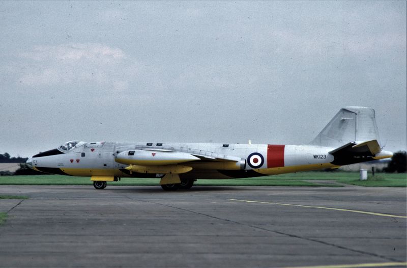 RAF Canberra WK123 CY 100 Sqn 1987a.jpg