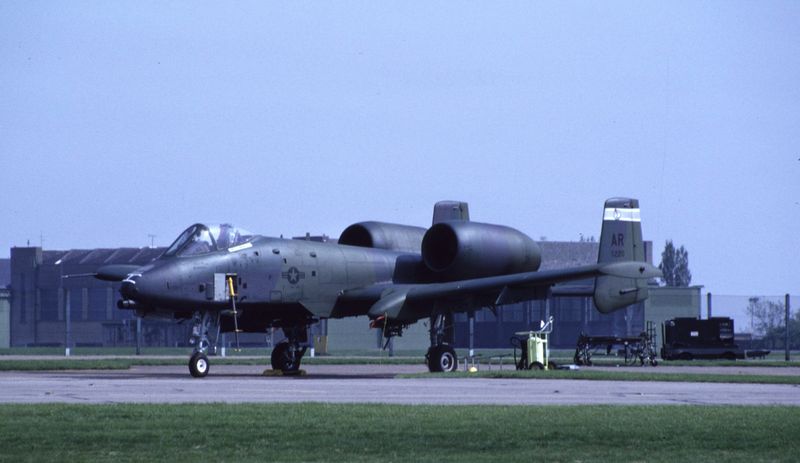 USAF A-10A 79-0220  AR 10 TFW 1990a.jpg