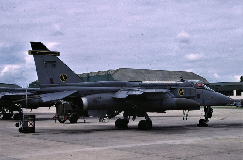 RAF Jaguar GR1 XZ385 PC 16 Sqn.jpg