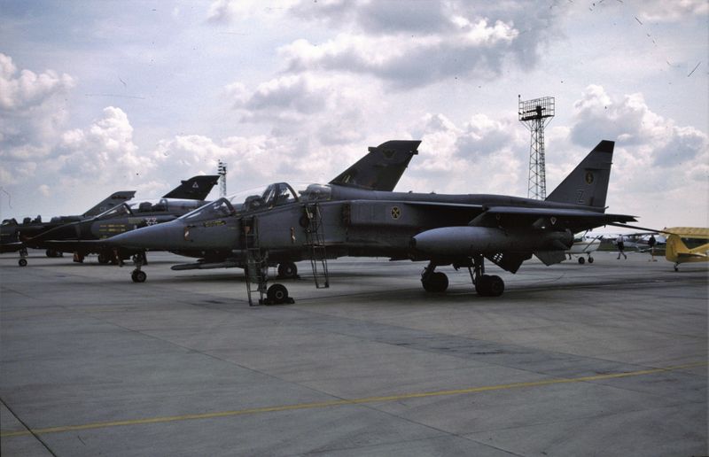 RAF Jaguar T2 XX    Z  16 Sqn.jpg