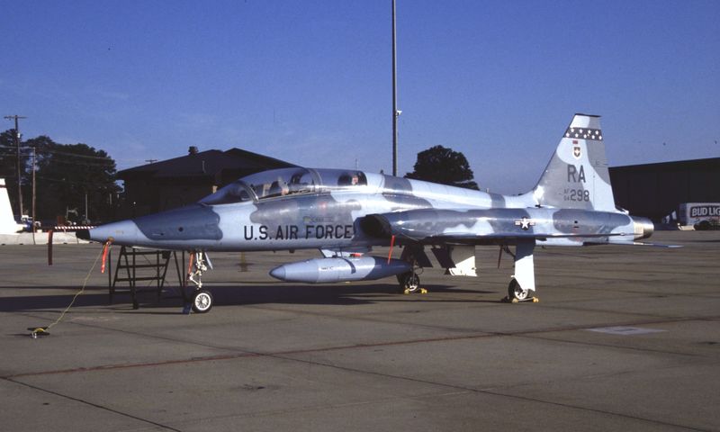 USAF AT-38B 64-13298 RA 12 FTW.jpg