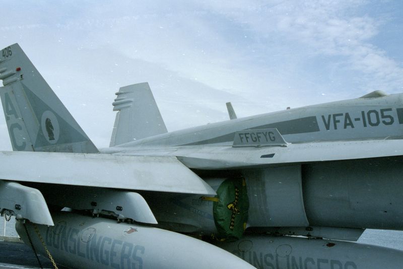 FA18C VFA-105 164197 AC-406.jpg
