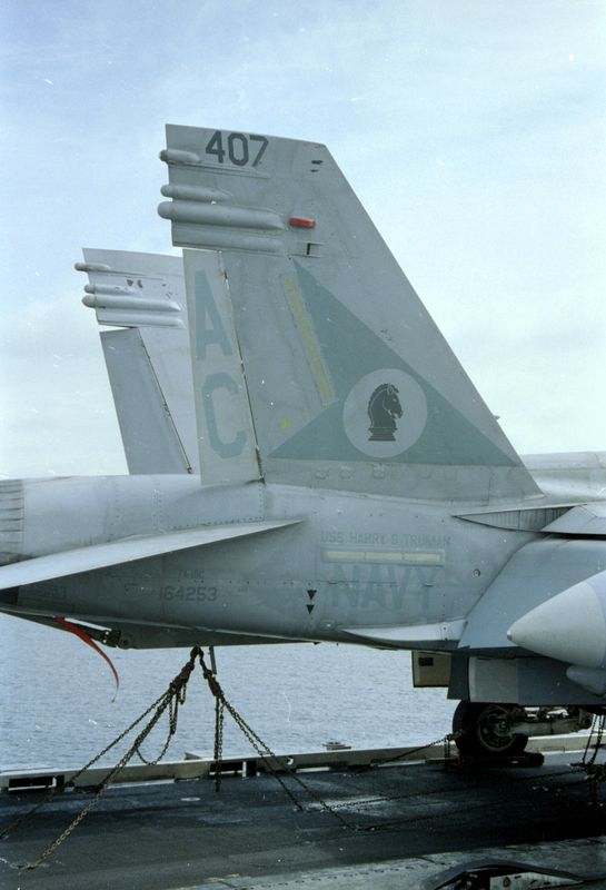 FA18C VFA-105 164253 AC-407a.jpg