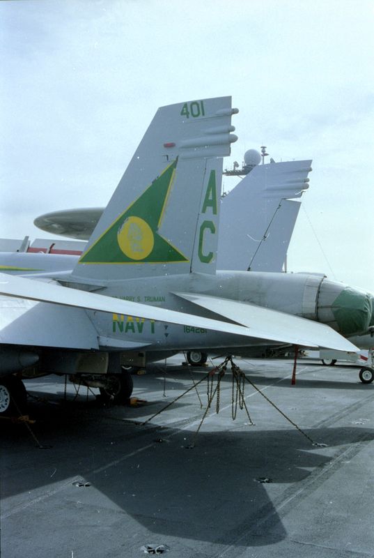 FA18C VFA-105 164261 AC-401a.jpg