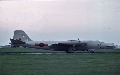 RAF Canberra T17 WJ633 EF 360 Sqn 1989.jpg