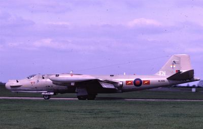 RAF Canberra T17 WJ981 EN 360 Sqn 1988.jpg