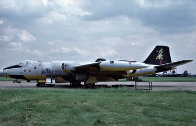 RAF Canberra TT18 WJ636 CX 100 Sqn 1987.jpg