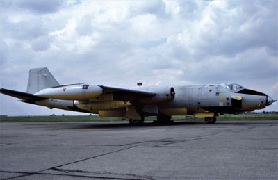 RAF Canberra TT18 WK123 CY 100 Sqn 1987.jpg