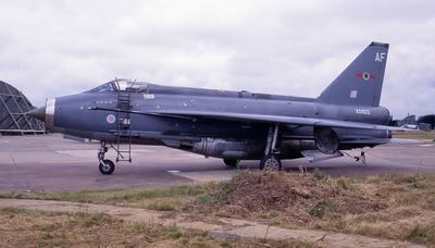 RAF Lightning F6 XS9822 AF 5 Sqn.jpg