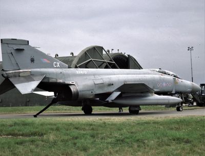 RAF Phantom FGR2 XV470 CX 64 Sqnb.jpg