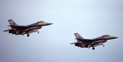 USAF F-16C 91-345 91-359 SW 20 FWb.jpg