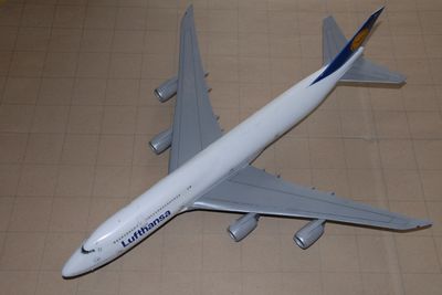 Boeing 747-8 (1/144)