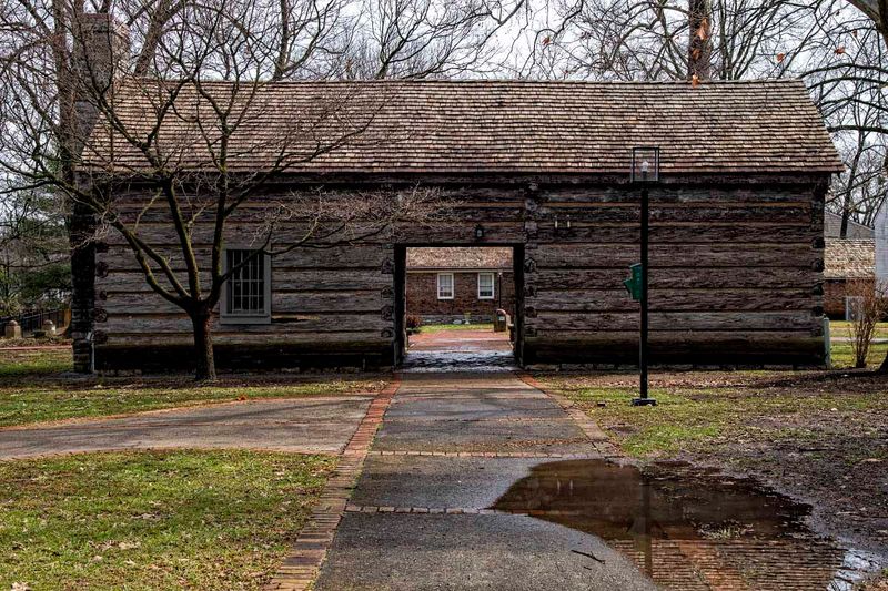Courthouse and jail 1785.jpg