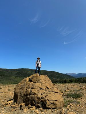 J on a boulder