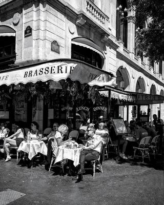 have a drink in Paris
