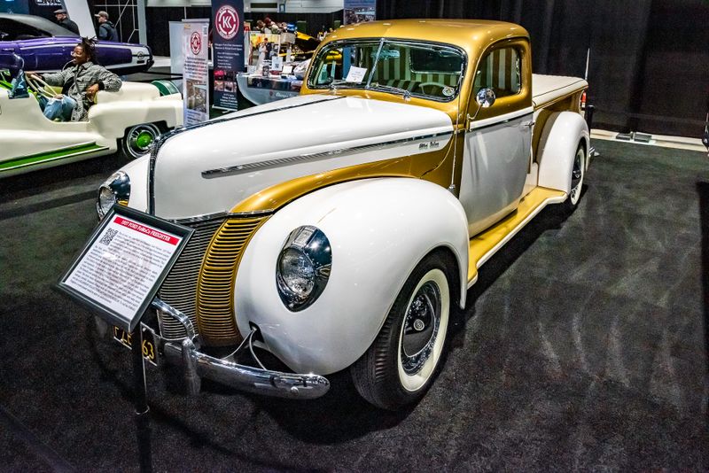 1937 Ford FoMoCo Freighter Ford Deluxe