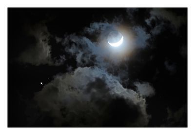 Jupiter next to the Moon 