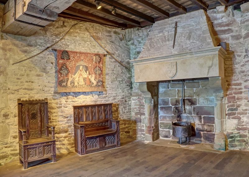 Fort La Latte - Chteau de La Roche Goyon - living quarters HDR