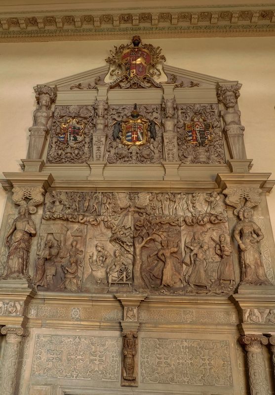 Burton Agnes Hall - mantelpiece - wood - plaster - alabaster HDR