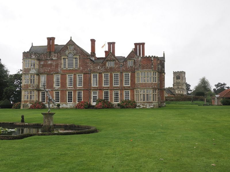Burton Agnes Hall - from the fountains