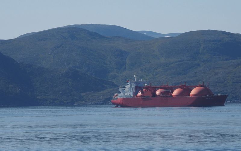Liquified Natural Gas transporting ship
