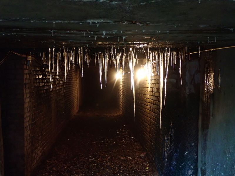 Icicles along the disused mining gallery