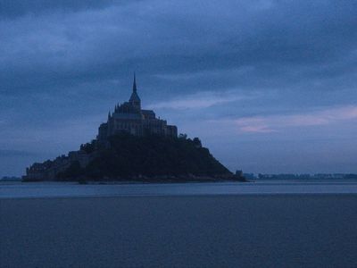 Mont Saint-Michel preparing for the night