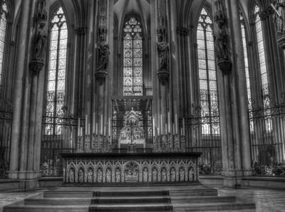 Dom BW HDR