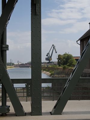Crane from Deutzer swing bridge