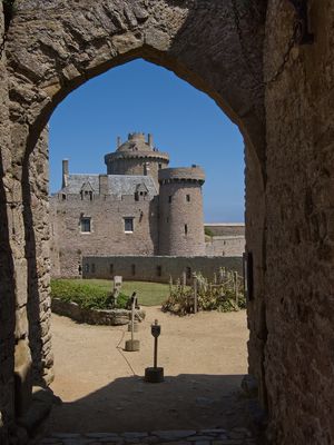 Fort La Latte - Chteau de La Roche Goyon - entrance from the drawbridge