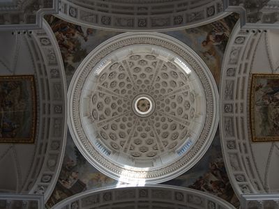 Dome at the crossing of central aisle and transepts