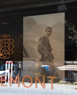 Sean Connery 2D in a Gstaad window display