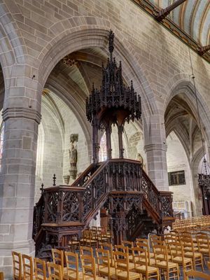 Eglise Notre-Dame - pulpit HDR