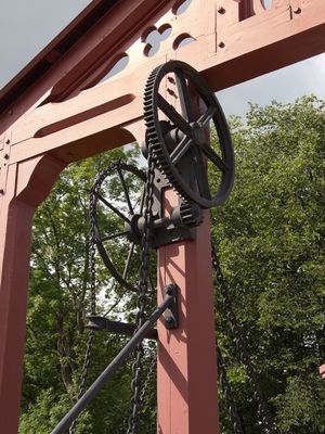 Raising mechanism on bridge