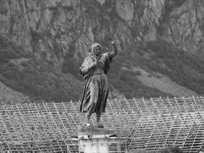 The fisherman's wife - BW