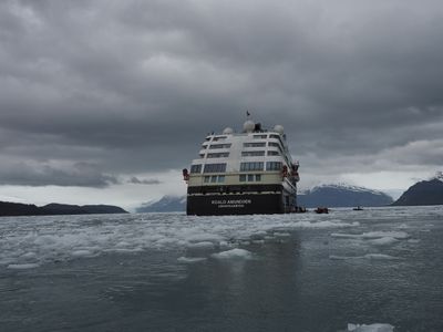 Icy Bay - offloading onto the Zodiacs