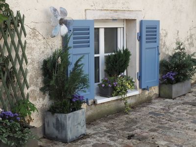 Flower arrangements embellishing this farmhouse window